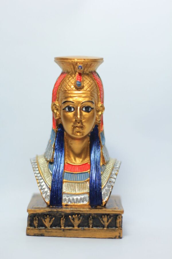 Queen Cleopatra Statue... A Masterpiece of Detail and the Spirit of History