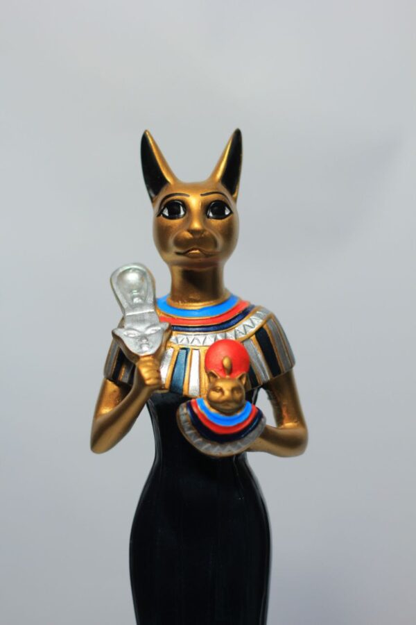 Statue of Bastet – The allure of Pharaonic power and femininity