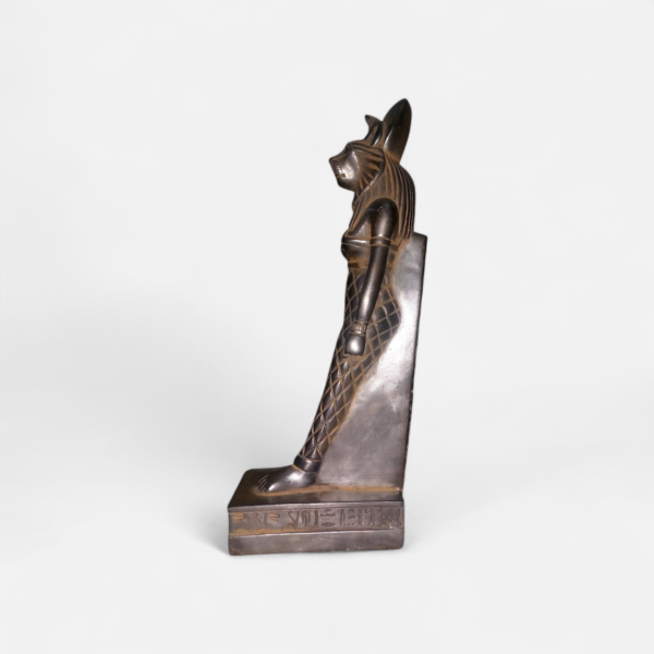 ٢٠٢٦٠١٢٨_١٩٣١٤٤ (1) "Sekhmet"... a power told through details